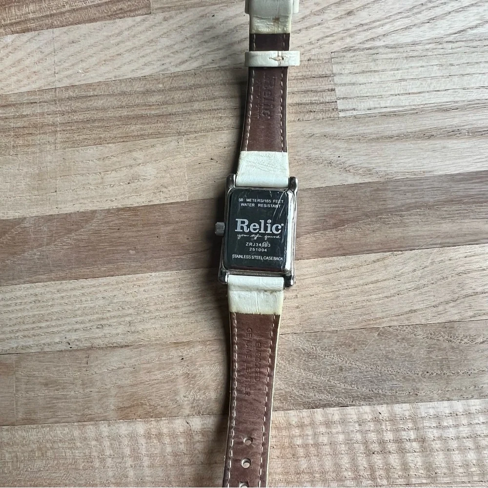 Relic ladies rectangular silver tone fashion watch NEW BATTERY